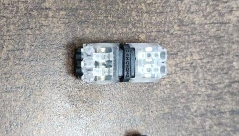 Conector rapid cu blocare pentru două fire [4]