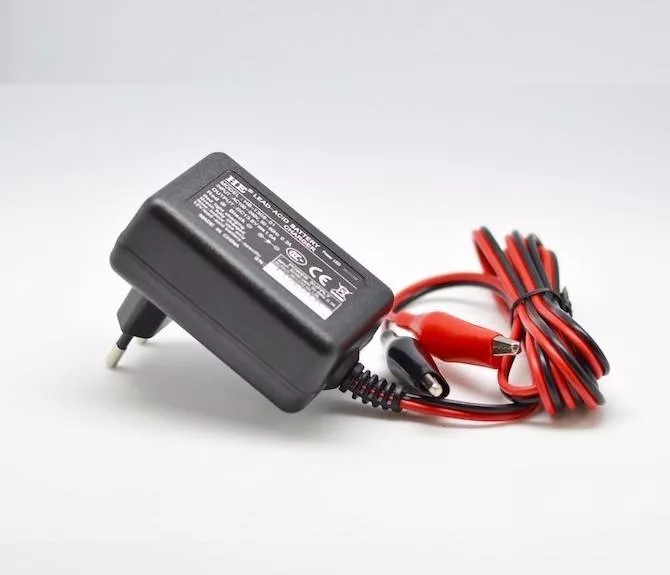 Încărcător acumulator plumb-acid 6V 1A cu debransare – tensiune 7.2V, 230V AC [1]