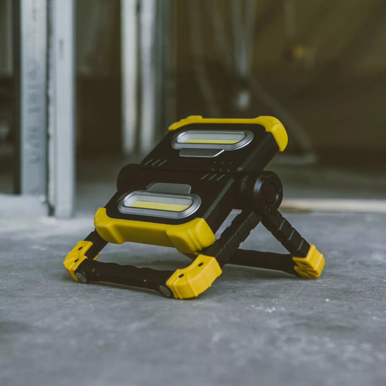 Reflector multifuncțional LED 10W 6000K acumulator 1000lm IP43 PHENOM – IoElectronice.ro [3]