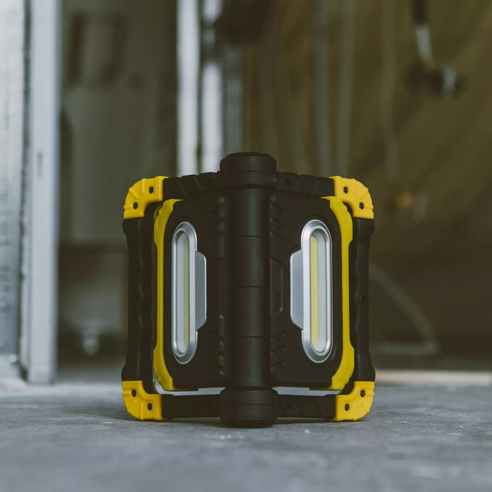 Reflector multifuncțional LED 10W 6000K acumulator 1000lm IP43 PHENOM – IoElectronice.ro [7]