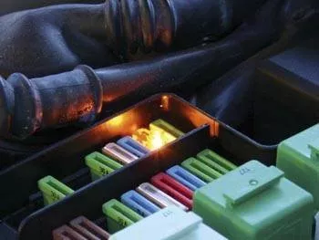 Siguranța auto cu indicator luminos 5A portocaliu Velleman 19x13mm - IoElectronice.ro [2]