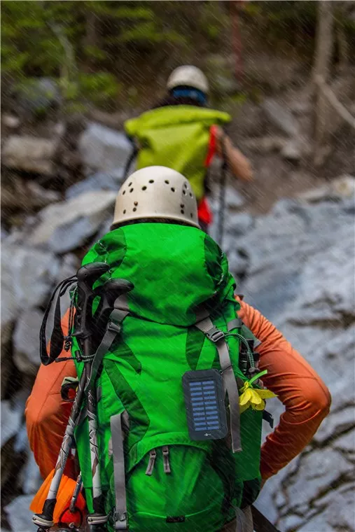 Solar PowerBank 8000mAh cu lanterna LED, busolă, rezistent la șocuri și apă Goobay – IoElectronice.ro [7]