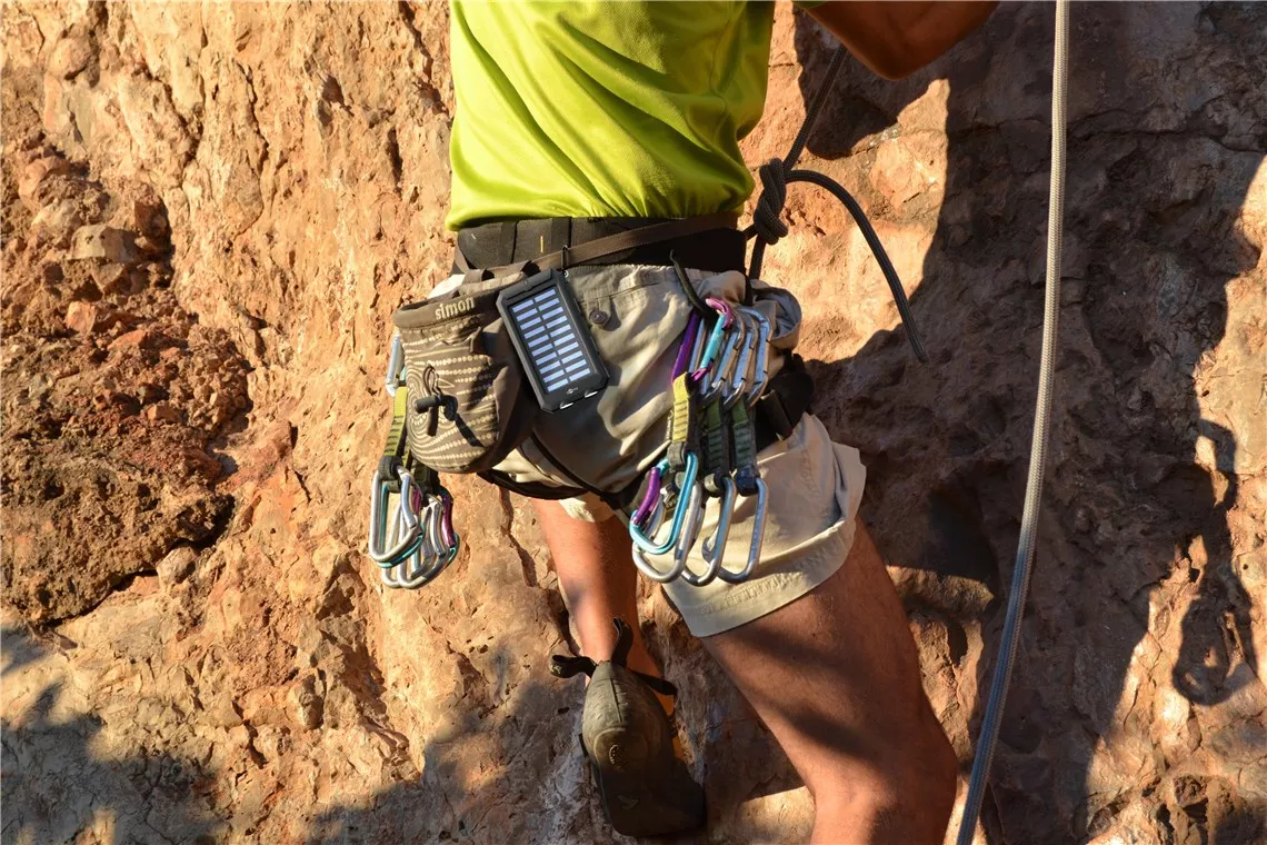 Solar PowerBank 8000mAh cu lanterna LED, busolă, rezistent la șocuri și apă Goobay – IoElectronice.ro [8]