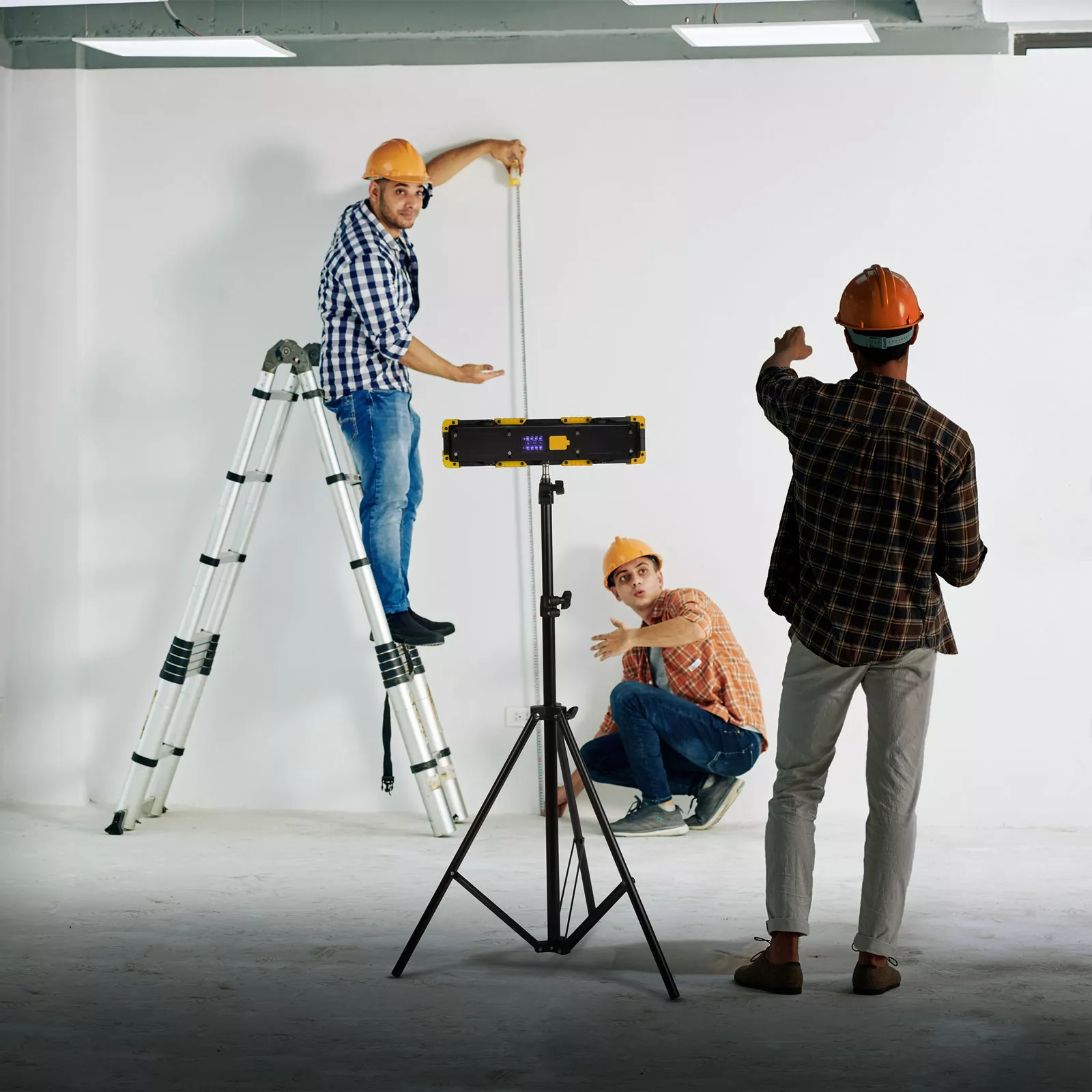 Trepied rezistent din aluminiu, reglabil până la 210 cm, ideal pentru foto, video și construcții [2]