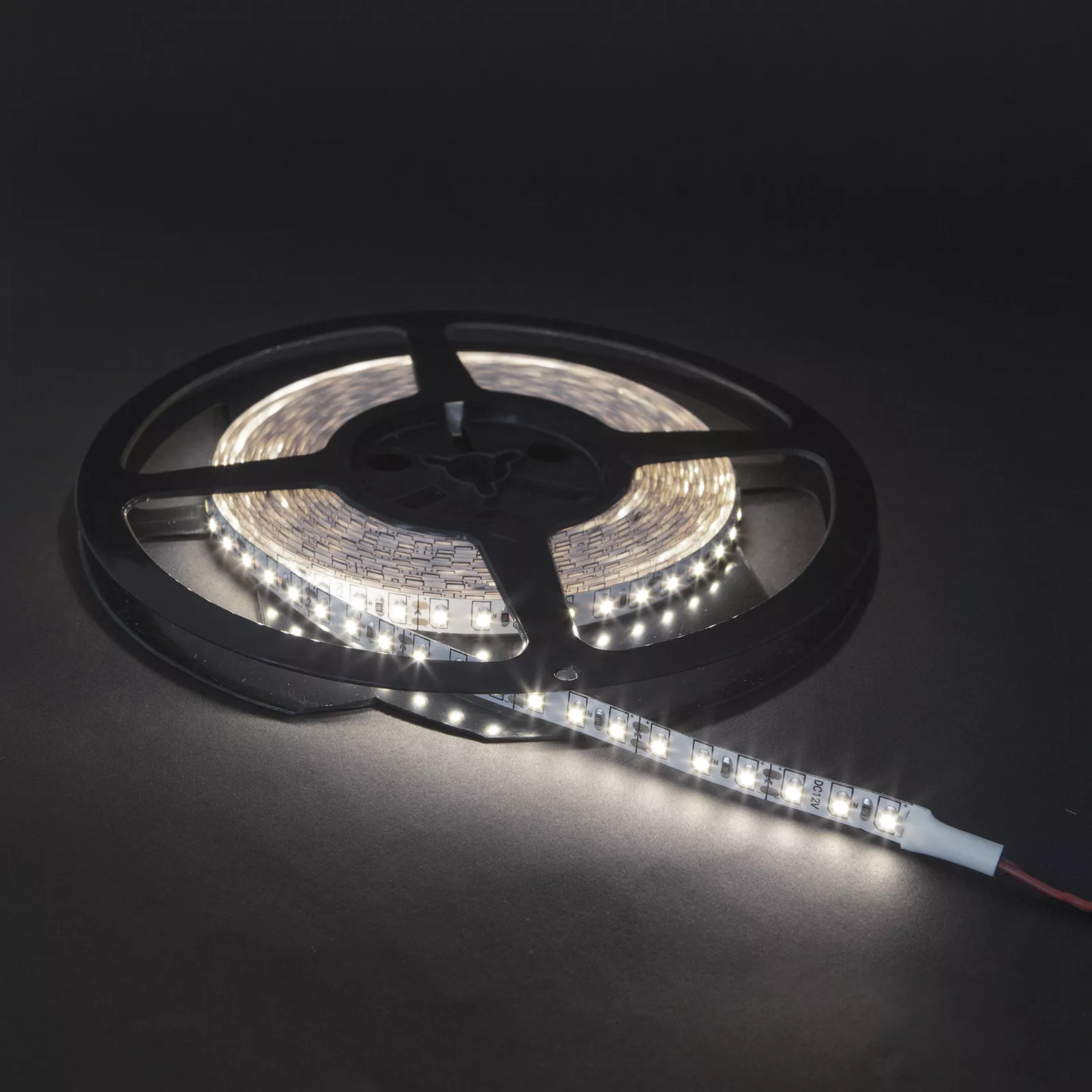 Electrice - Banda LED 12V 5m, 120 LEDuri, Alb Rece 6000K, IP20, Iluminare Camuflată, Eficiență și Luminozitate Ridicată
