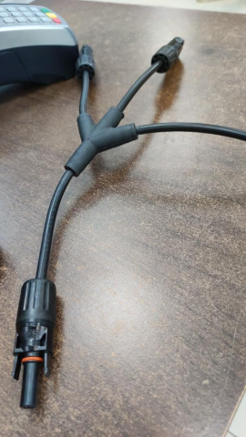 Cablu Y 1-3x MC4 pentru panouri solare, conector MC4 tata și 3x MC4 mama, rotund, negru, brand OEM [3]