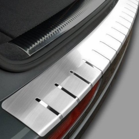 Accesorii Auto - Folie protectie portbagaj auto, crom și aluminiu polisat, 83x7,5cm, universal, autocolant autoadeziv, montaj ușor