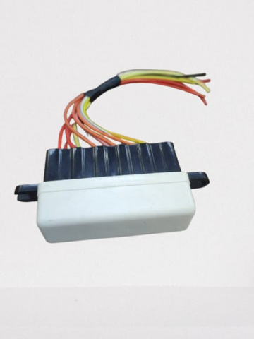Suport sigurante auto medie 20mm cu 6 sloturi, inclusiv siguranțe 10A și fir, ideal pentru sigurante auto și electrice [1]