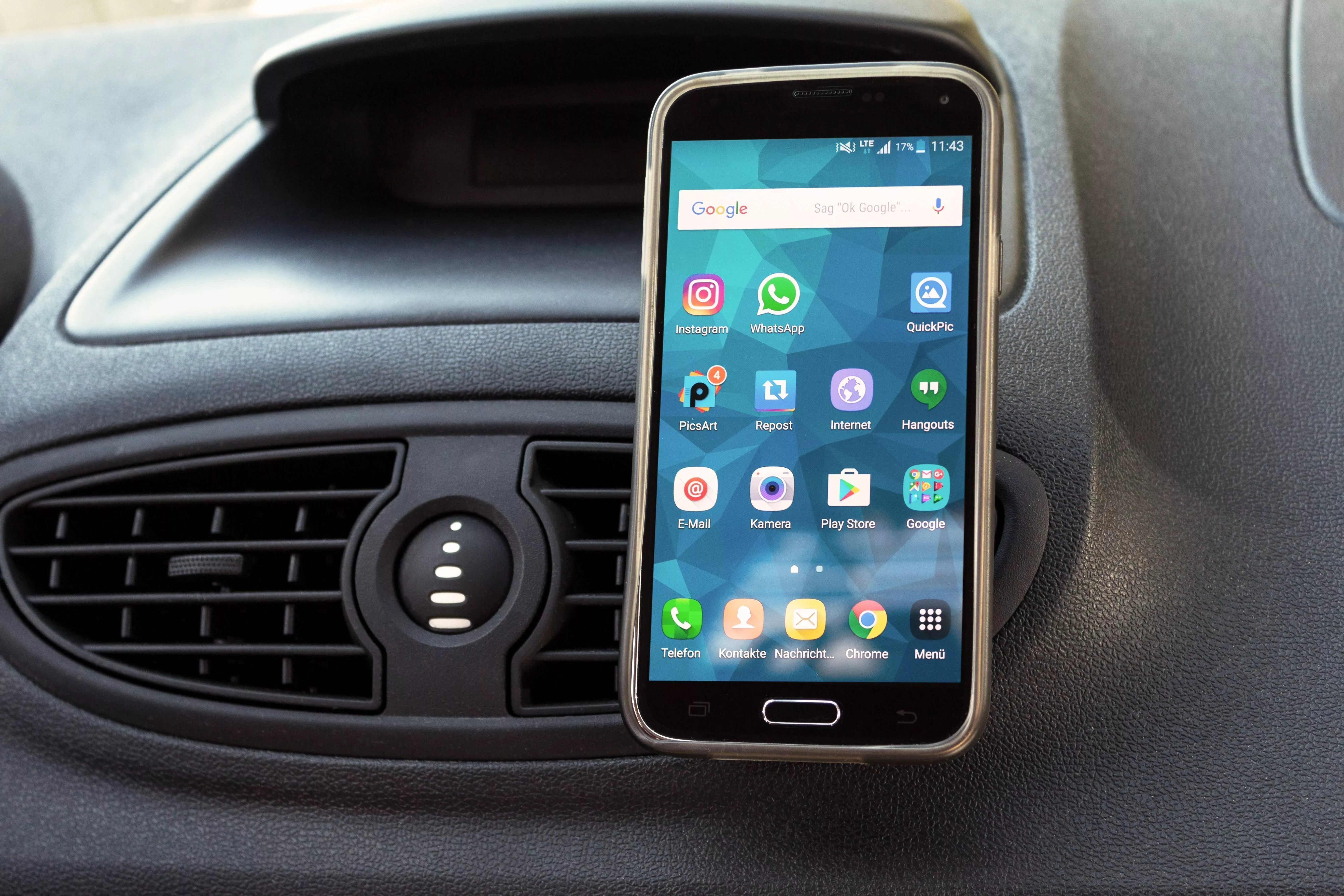 Suport telefon universal magnet in grila ventilatie auto Goobay - IoElectronice.ro [4]