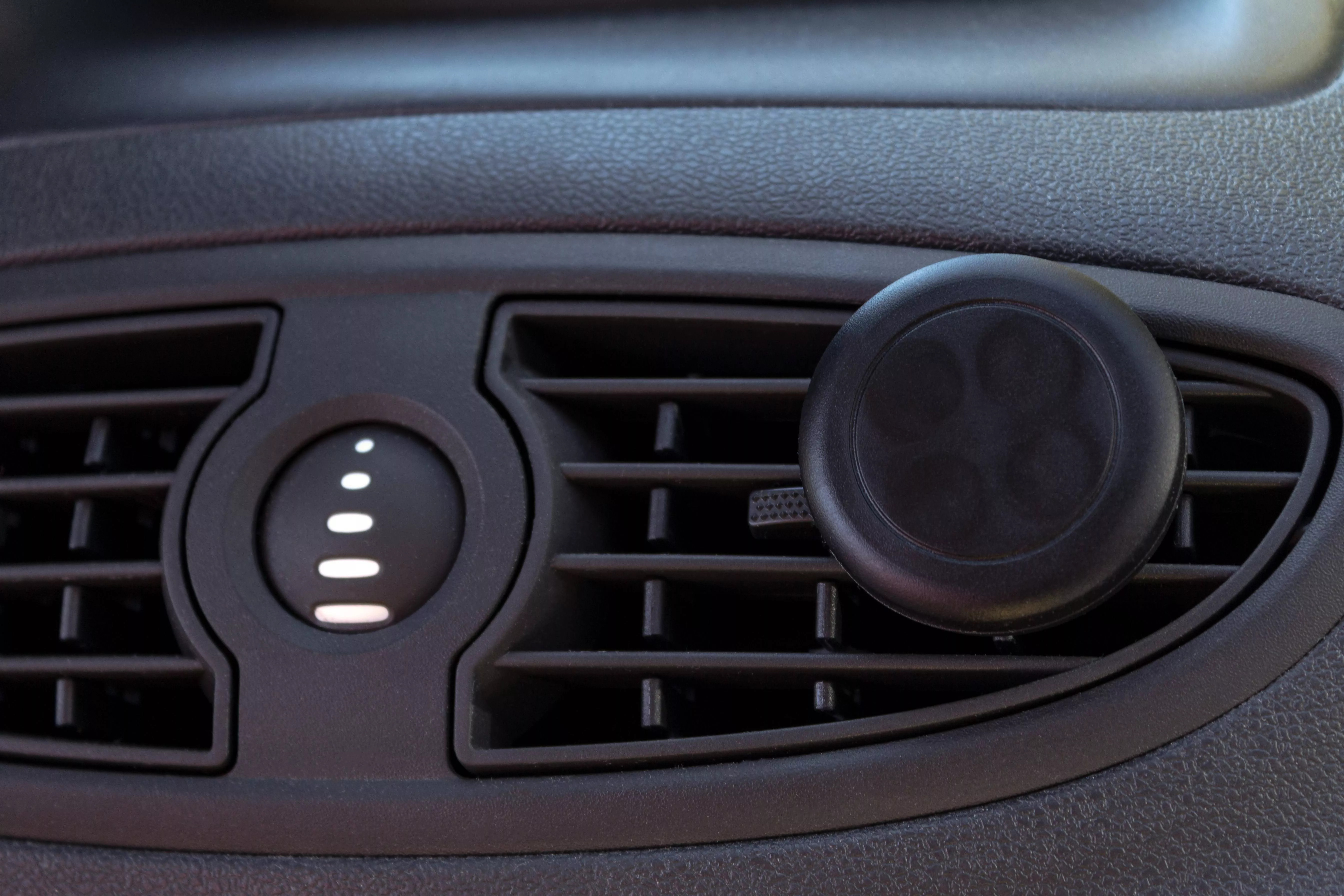 Suport telefon universal magnet in grila ventilatie auto Goobay - IoElectronice.ro [2]