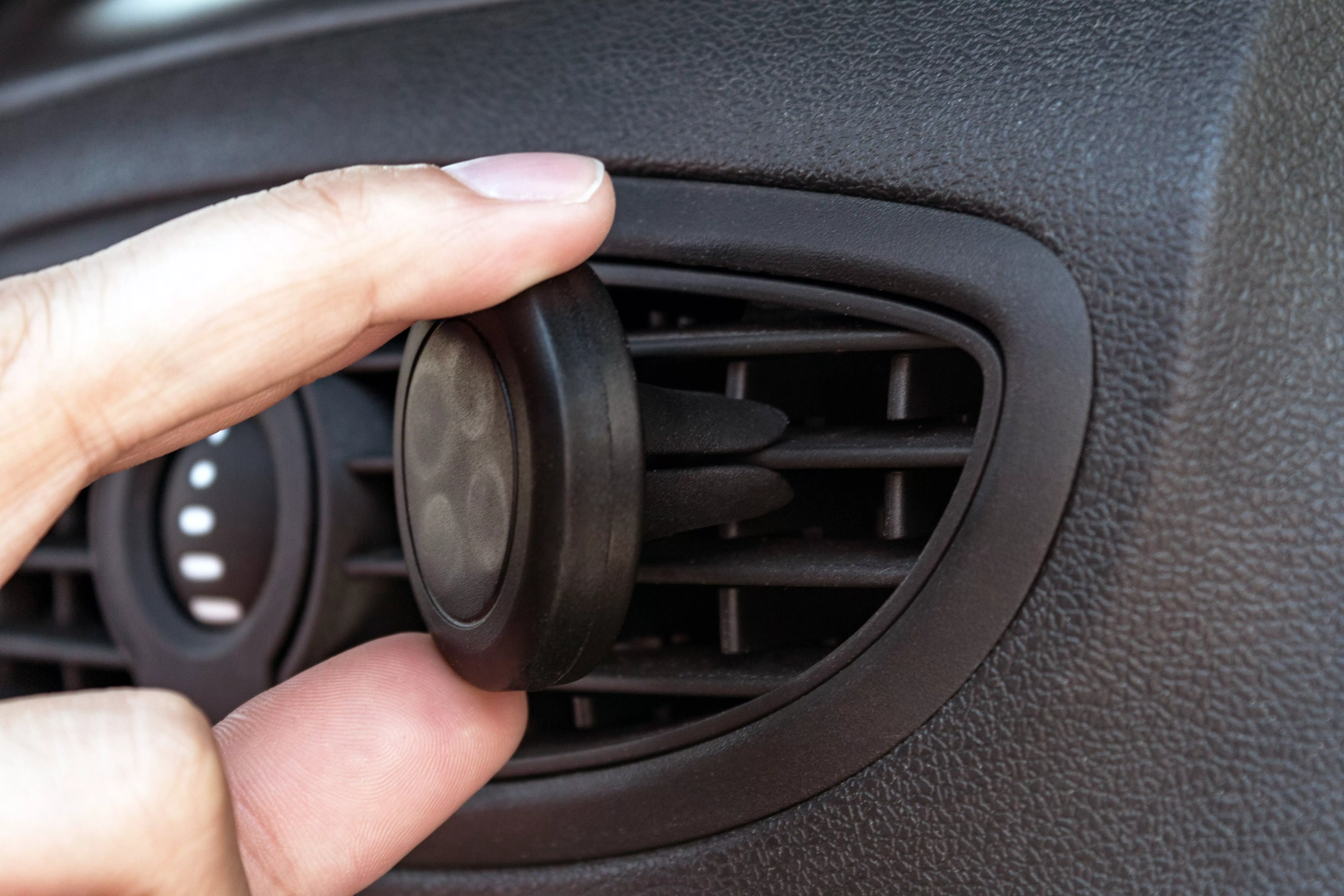 Suport telefon universal magnet in grila ventilatie auto Goobay - IoElectronice.ro [3]