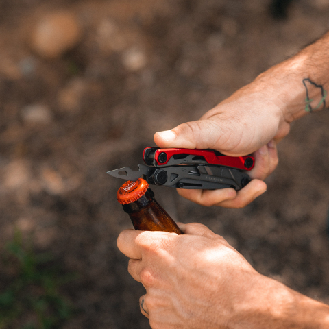 Multi Tool 7 funcții nitrură de titan TRU-MTL-0004-G TRUE UTILITY, lungime 10 cm, unelte versatile pentru camping și activități în aer liber [4]
