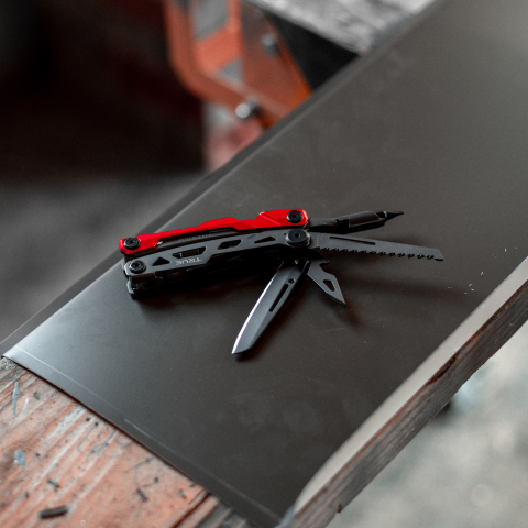 Multi Tool 7 funcții nitrură de titan TRU-MTL-0004-G TRUE UTILITY, lungime 10 cm, unelte versatile pentru camping și activități în aer liber [3]