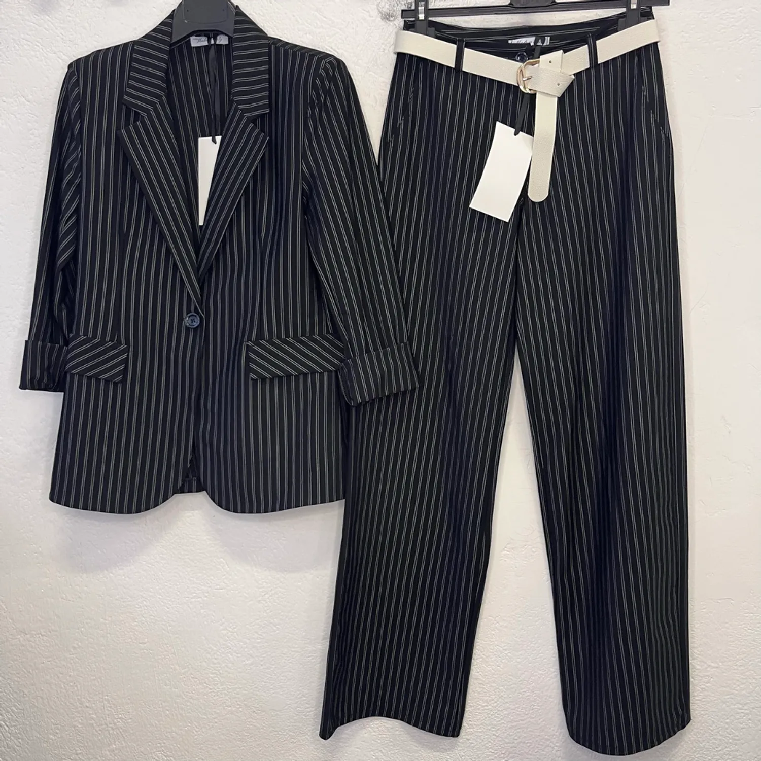 Costum Dama Office cu Dungi Negru - Sacou si Pantaloni Wide-Leg - Isabellia.ro [2]