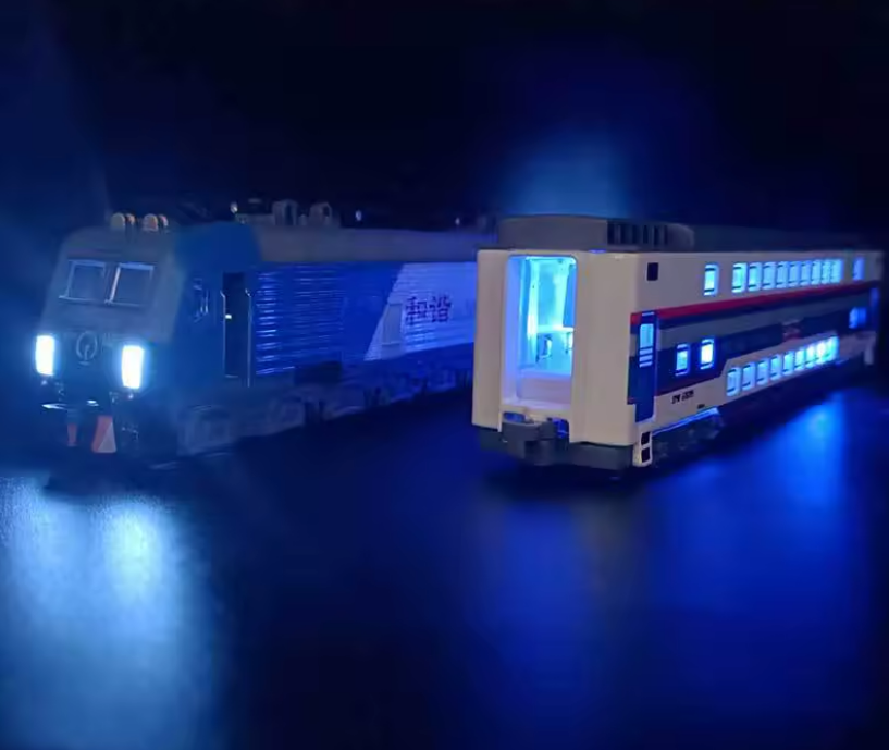 2 Locomotive Electrice cu Vagon din Metal – 70 cm Lungime Totală, Sunete și Lumini, Baterii Incluse [3]