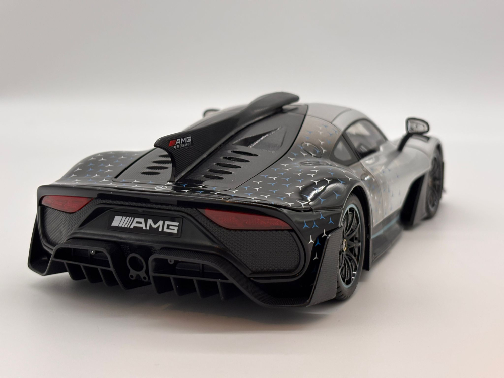 Automacheta Mercedes-Benz AMG One din Metal, 25 cm Usi si Elemente Mobile,Faruri, Stopuri si Bord Interior Luminate, Sunete Realiste, 25 cm, Volan Functional [10]