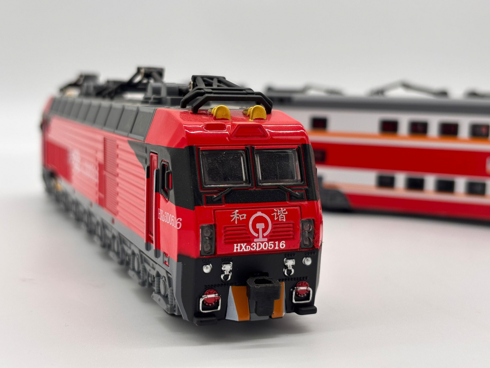 2 Locomotive Electrice cu Vagon din Metal – 70 cm Lungime Totală, Sunete și Lumini, Baterii Incluse [1]