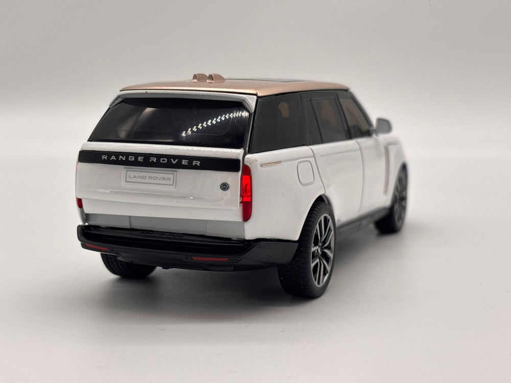 Automachetă Land Rover Range Rover Sport din Metal, 1:32, Funcție Pull-Back, Uși, Capotă și Portbagaj Deschizătoare, Lumină și Sunet, 16.5 cm [25]