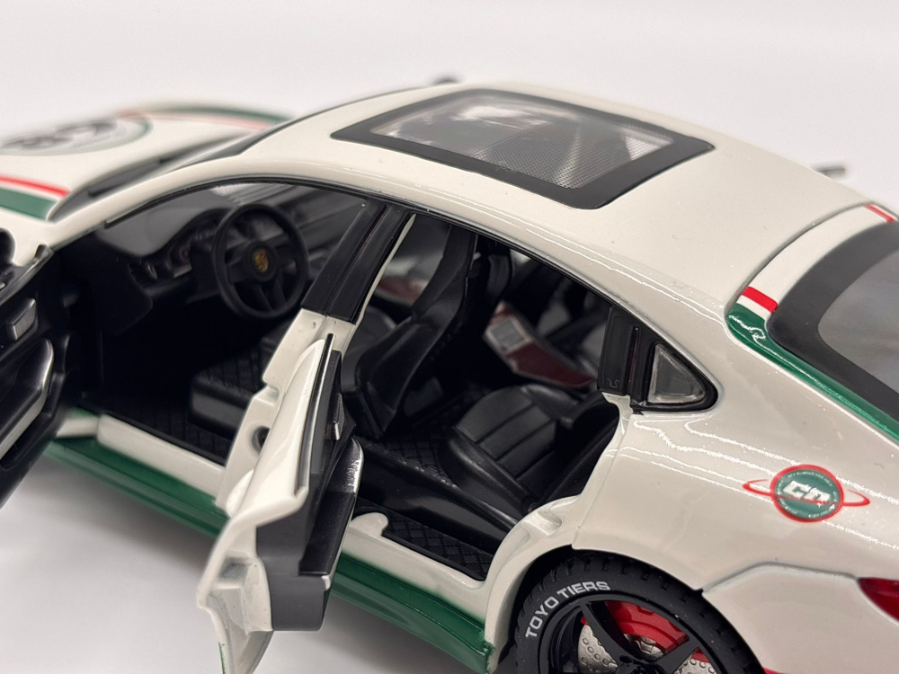 Automachetă Porsche Panamera, 20 cm, Funcție Pull-Back, Uși, Portbagaj și Capotă Deschizătoare, Lumină, Sunet și Efect de Fum (Baterii Incluse) [13]