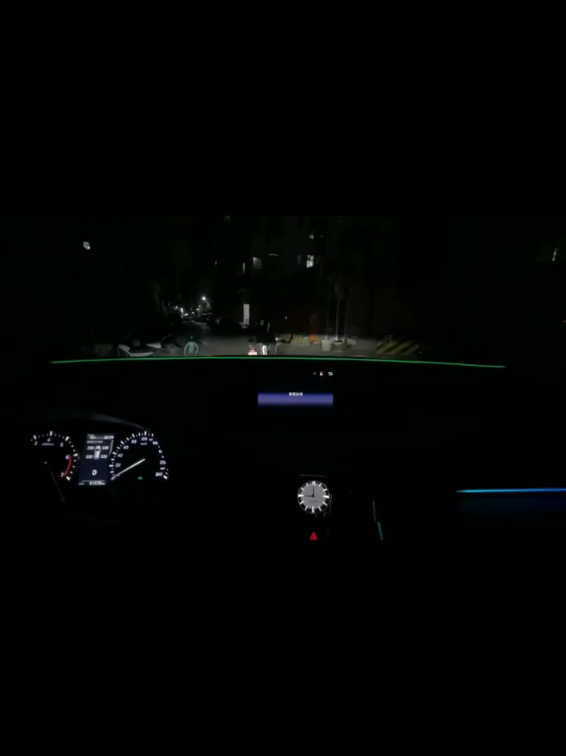 Banda LED Ambient Auto 150 cm – Control din Aplicație, Lumină Dinamică Multicoloră, Sincronizare Muzică & Voce, Montare Discretă la Bord-Parbriz – Kit complet inclus pentru instalare ușoară [8]