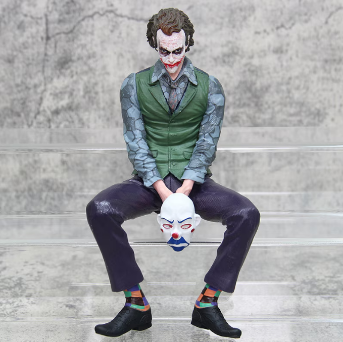 Figurina Joker 24cm – Suport Inclus, Ideală pentru Mașină, Birou sau Carcasa PC – Mască Inclusă [9]