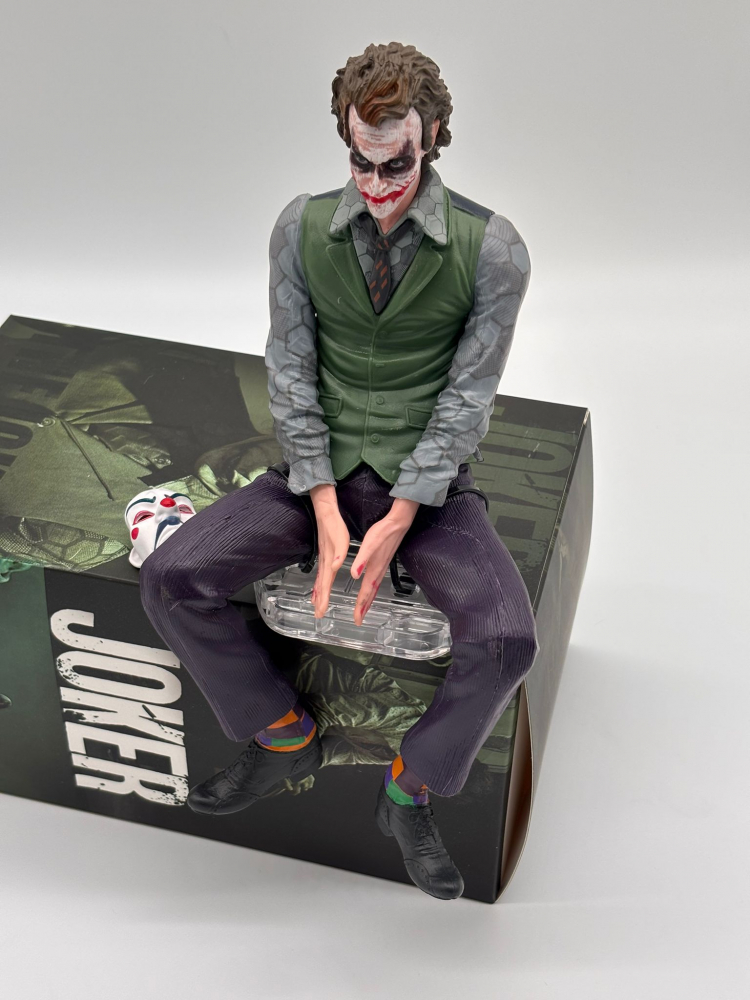 Figurina Joker 24cm – Suport Inclus, Ideală pentru Mașină, Birou sau Carcasa PC – Mască Inclusă [12]