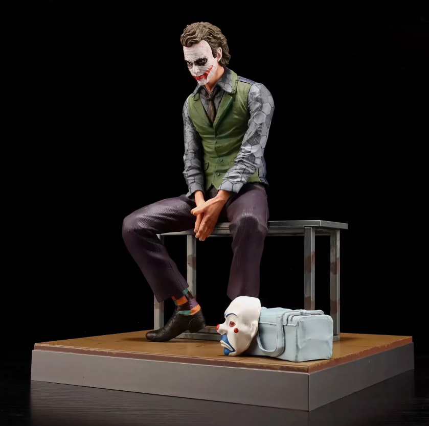 Figurina Joker 24cm – Suport Inclus, Ideală pentru Mașină, Birou sau Carcasa PC – Mască Inclusă [7]