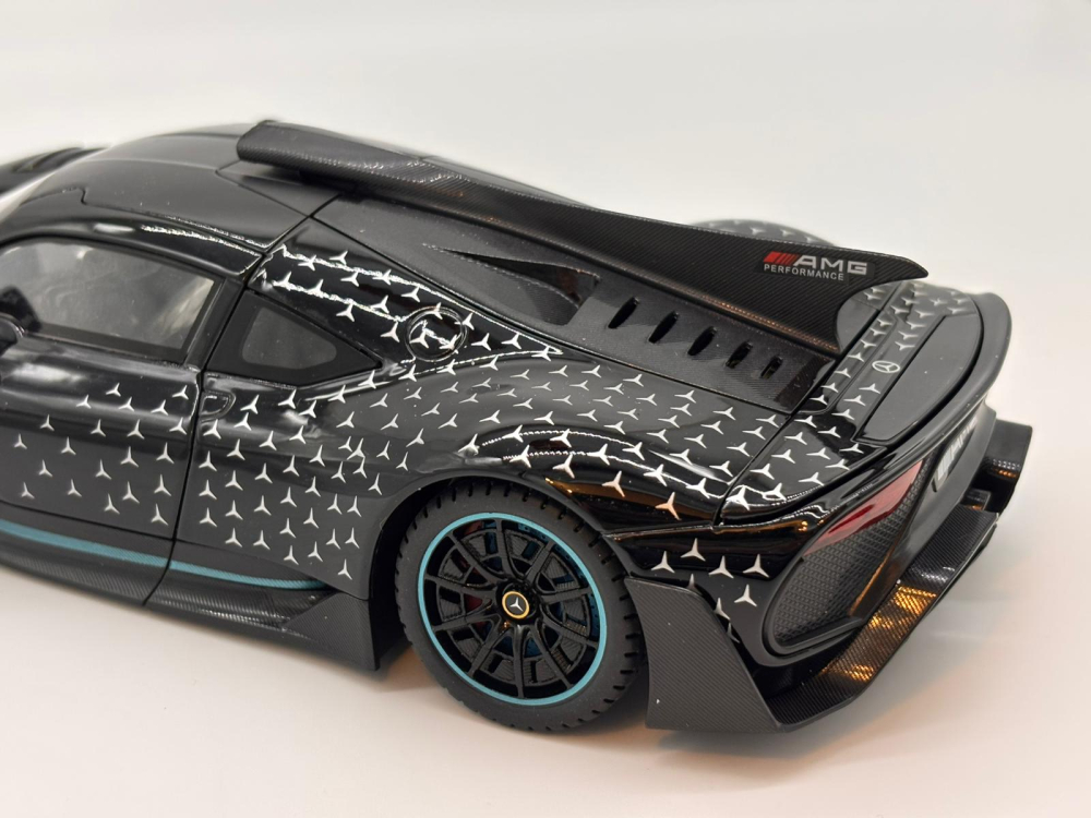 Automacheta Mercedes-Benz AMG One din Metal, 25 cm Usi si Elemente Mobile,Faruri, Stopuri si Bord Interior Luminate, Sunete Realiste, 25 cm, Volan Functional [11]