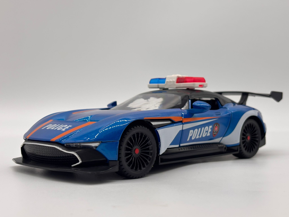 Automachetă Aston Martin Valkyrie Poliție, din Metal, 1:24, 20 cm, Funcție Pull-Back, Elemente Mobile, Sunete și Lumini [8]