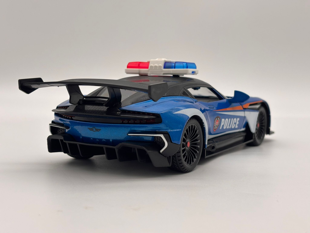 Automachetă Aston Martin Valkyrie Poliție, din Metal, 1:24, 20 cm, Funcție Pull-Back, Elemente Mobile, Sunete și Lumini [10]