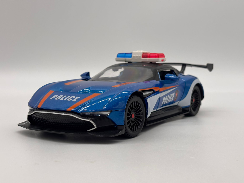 Automachetă Aston Martin Valkyrie Poliție, din Metal, 1:24, 20 cm, Funcție Pull-Back, Elemente Mobile, Sunete și Lumini [11]