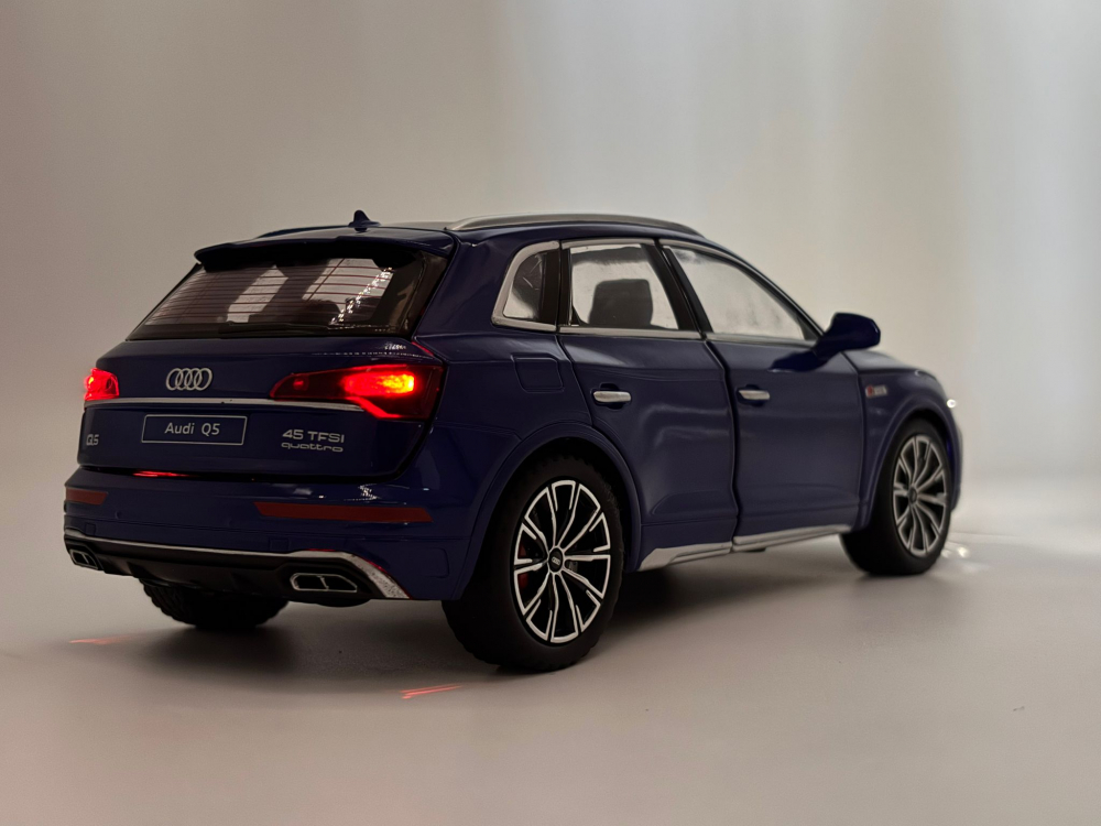 Automacheta Audi Q5 S-Line 45 TFSI, din Metal – 20,5 cm, cu Funcție Pull-Back, Sunete, Lumini și Elemente Mobile [11]