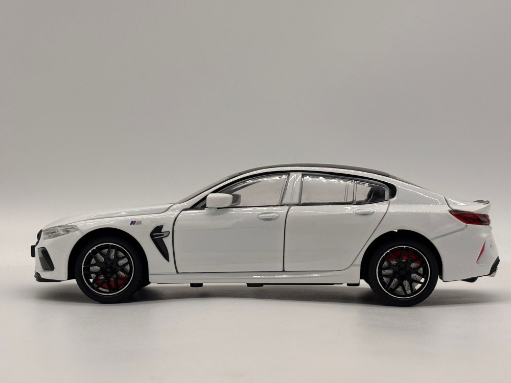 Automachetă BMW M8 Competition Pachet MANHART din Metal, 1:24, Fum pe Bază de Apă, Funcție Pull-Back, Uși, Capotă și Portbagaj Deschizătoare, Lumină și Sunet, 21 cm [10]