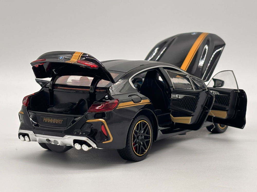 Automachetă BMW M8 Competition Pachet MANHART din Metal, 1:24, Fum pe Bază de Apă, Funcție Pull-Back, Uși, Capotă și Portbagaj Deschizătoare, Lumină și Sunet, 21 cm [15]