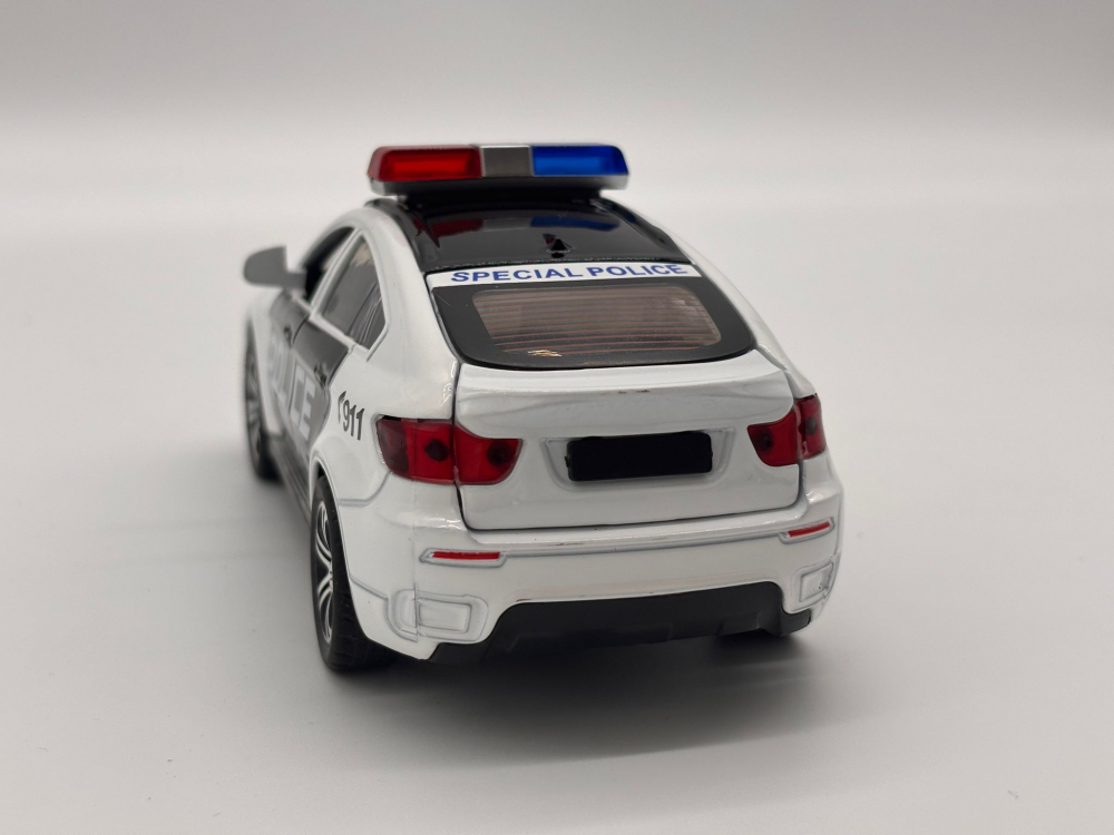 Automacheta BMW X6 de Politie, din Metal - Sunete și Lumină, Elemente Mobile, Detalii Realiste [4]