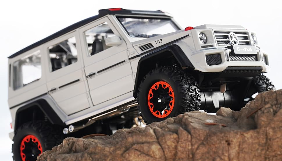 Automacheta Mercedes-Benz G Class V12, din Metal cu Fum pe baza de Apă, Sunete, Elemente Mobile, Lumini și Funcție Pull-Back – 20 cm [5]