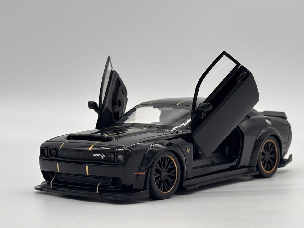 Automachetă Dodge Challenger Hellcat SRT din Metal, 1:32, Funcție Pull-Back, Uși, Capotă și Portbagaj Deschizătoare, Sunete și Lumini, 15.5 cm [3]