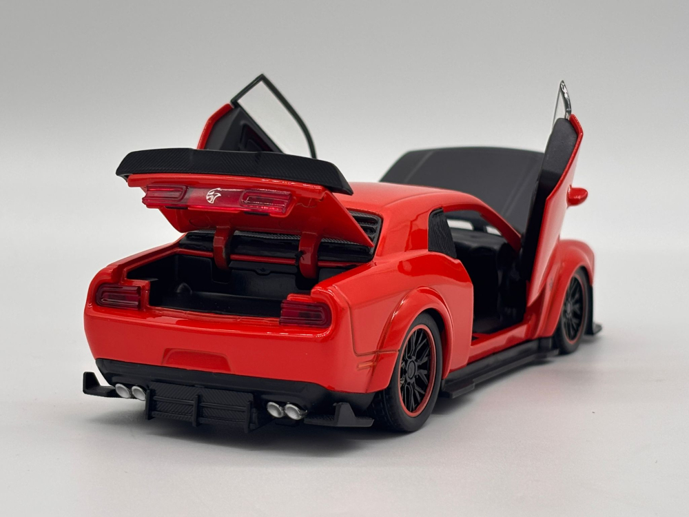 Automachetă Dodge Challenger Hellcat SRT din Metal, 1:32, Funcție Pull-Back, Uși, Capotă și Portbagaj Deschizătoare, Sunete și Lumini, 15.5 cm [6]