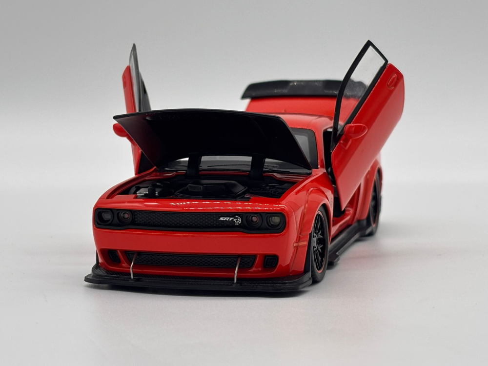 Automachetă Dodge Challenger Hellcat SRT din Metal, 1:32, Funcție Pull-Back, Uși, Capotă și Portbagaj Deschizătoare, Sunete și Lumini, 15.5 cm [7]