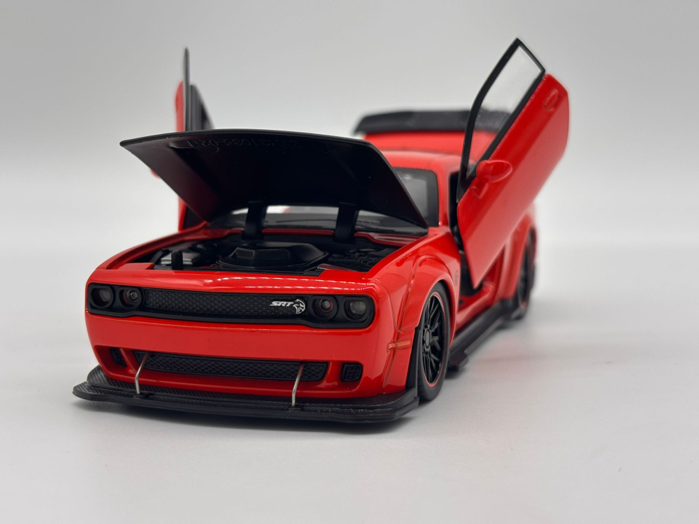 Automachetă Dodge Challenger Hellcat SRT din Metal, 1:32, Funcție Pull-Back, Uși, Capotă și Portbagaj Deschizătoare, Sunete și Lumini, 15.5 cm [9]
