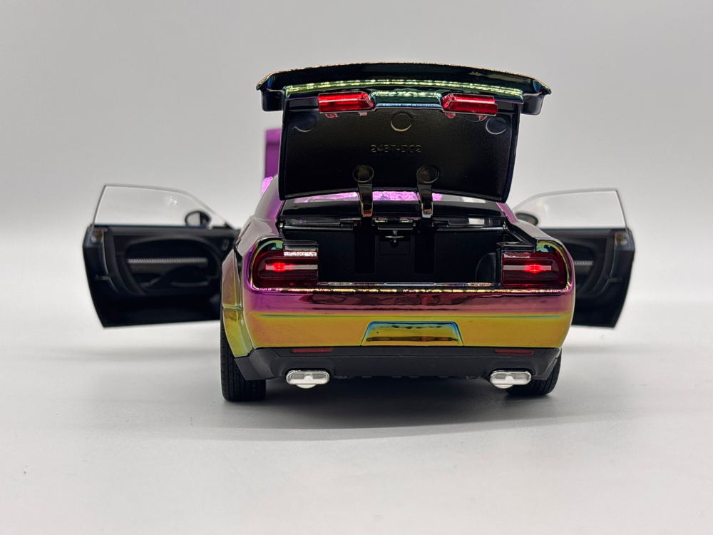 Automachetă Dodge Challenger SRT din Metal, 1:24, Funcție Pull-Back, Uși, Capotă și Portbagaj Deschizătoare, Sunete și Lumini, 20cm [8]