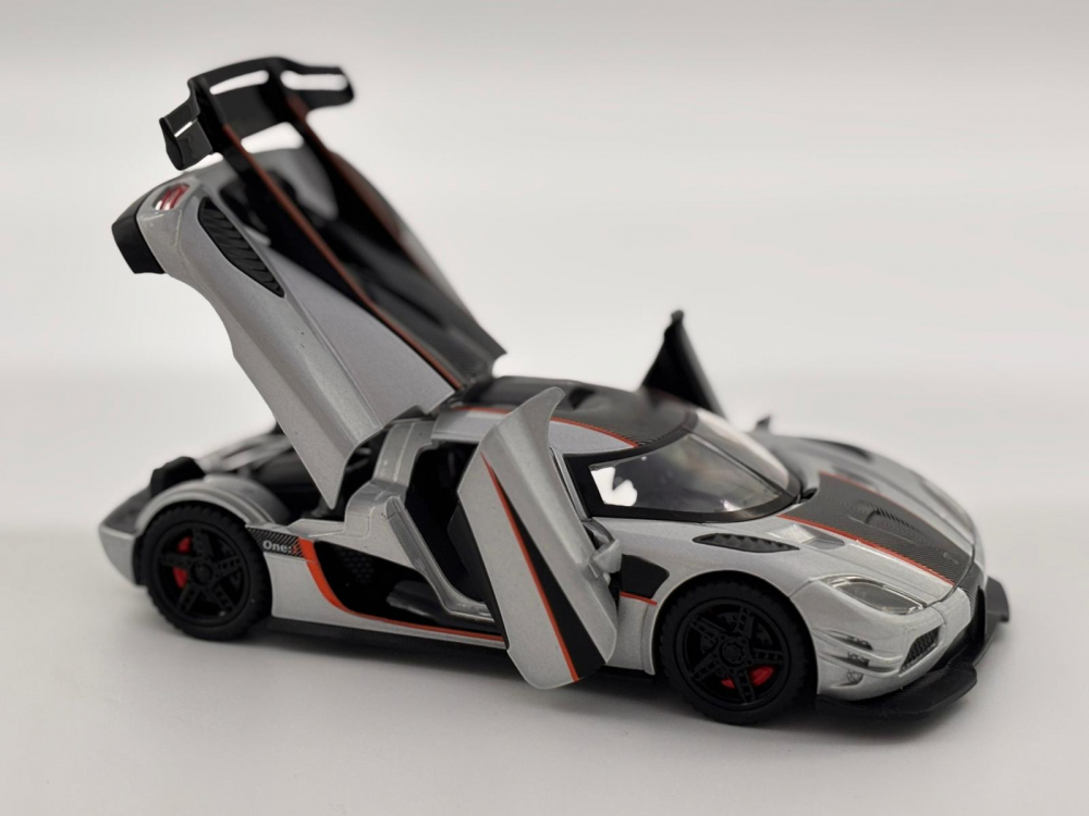 Automacheta Koenigsegg One – Metalică, 15 cm, cu Funcție Pull-Back, Uși și Elemente Mobile, Sunete și Lumini Realistice [3]