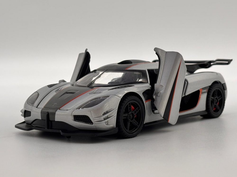 Automacheta Koenigsegg One – Metalică, 15 cm, cu Funcție Pull-Back, Uși și Elemente Mobile, Sunete și Lumini Realistice [13]