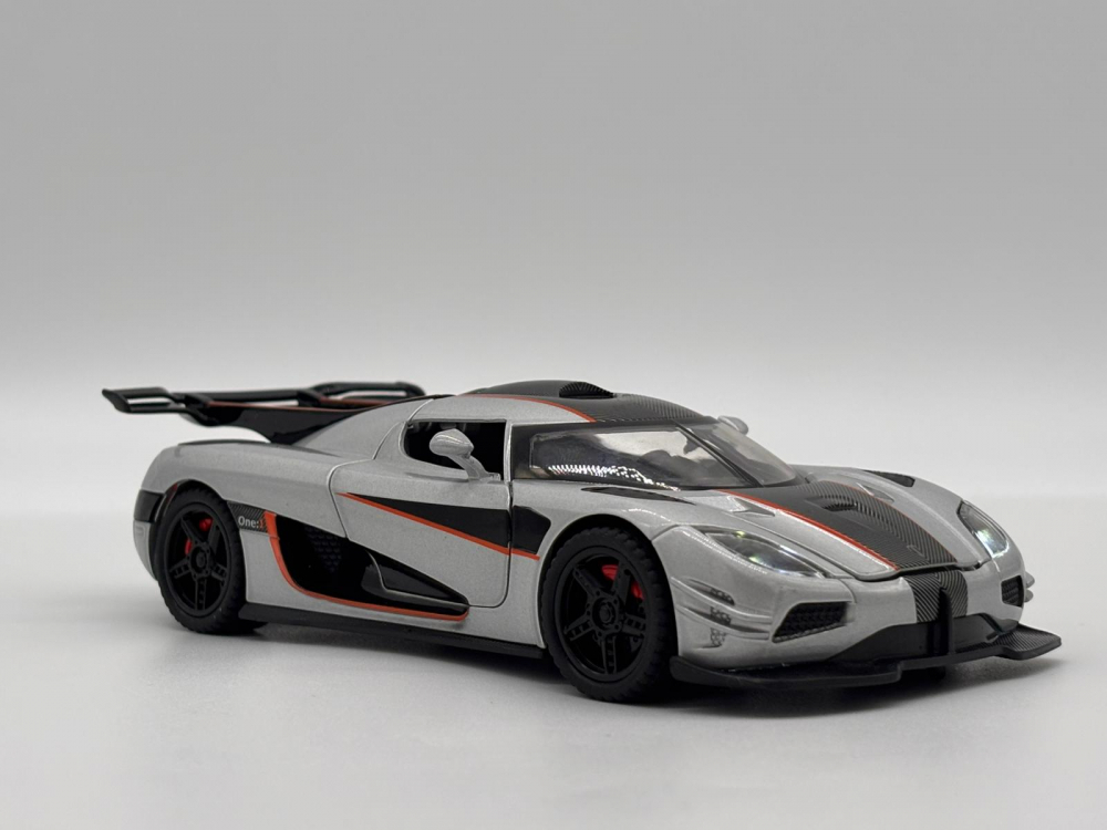 Automacheta Koenigsegg One – Metalică, 15 cm, cu Funcție Pull-Back, Uși și Elemente Mobile, Sunete și Lumini Realistice [16]