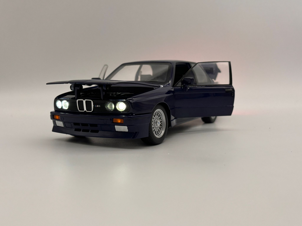 Automacheta BMW M3 E30 "Ursulet", din Metal, cu Sunete, Lumini, Elemente Mobile, 20 cm [3]