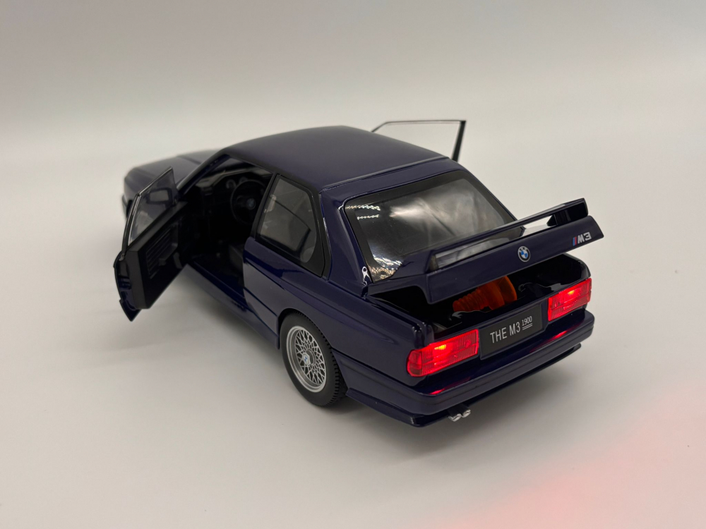 Automacheta BMW M3 E30 "Ursulet", din Metal, cu Sunete, Lumini, Elemente Mobile, 20 cm [9]
