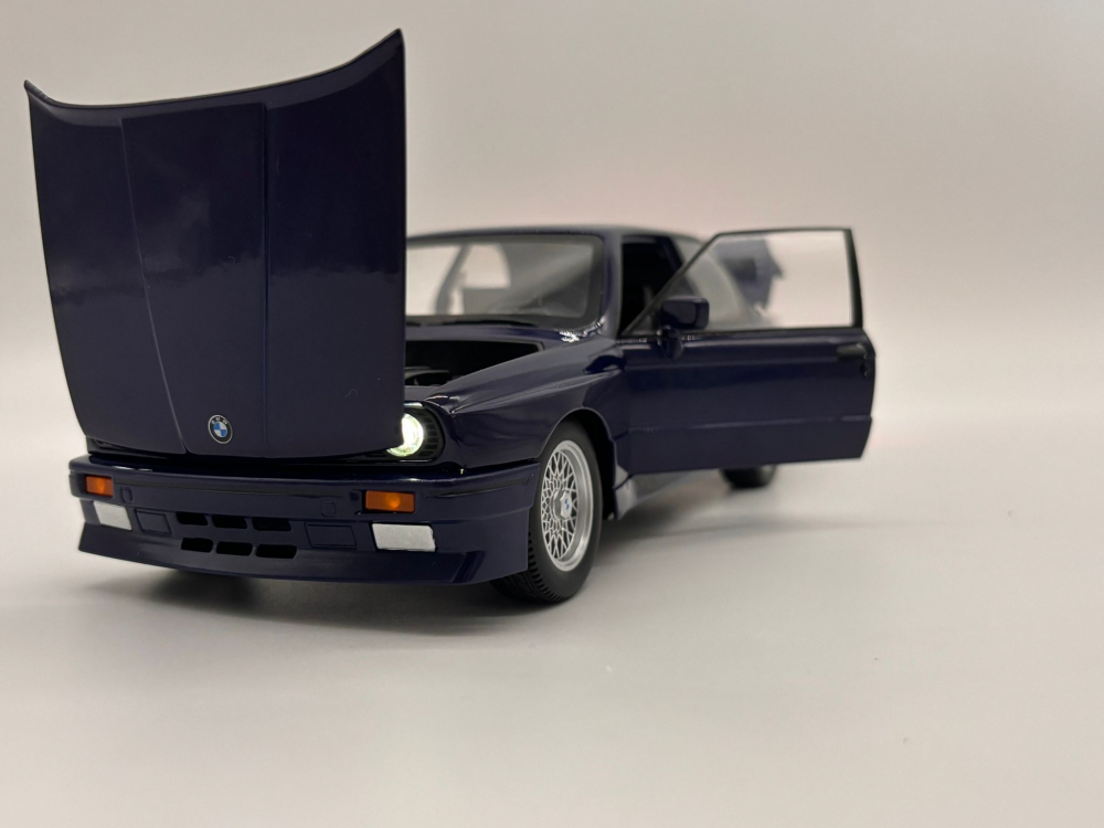 Automacheta BMW M3 E30 "Ursulet", din Metal, cu Sunete, Lumini, Elemente Mobile, 20 cm [12]