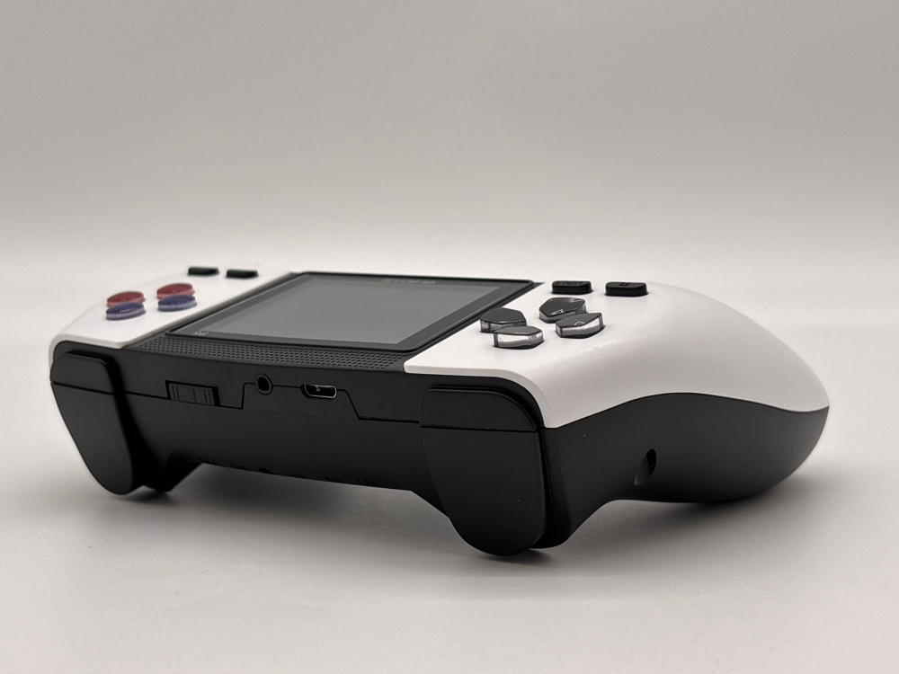 Consolă Retro Portabilă cu 520 Jocuri, Conectare TV prin Cablu AV, Ecran 7.5 cm, Baterie Li-Ion Reîncărcabilă, 1020 mAh [13]