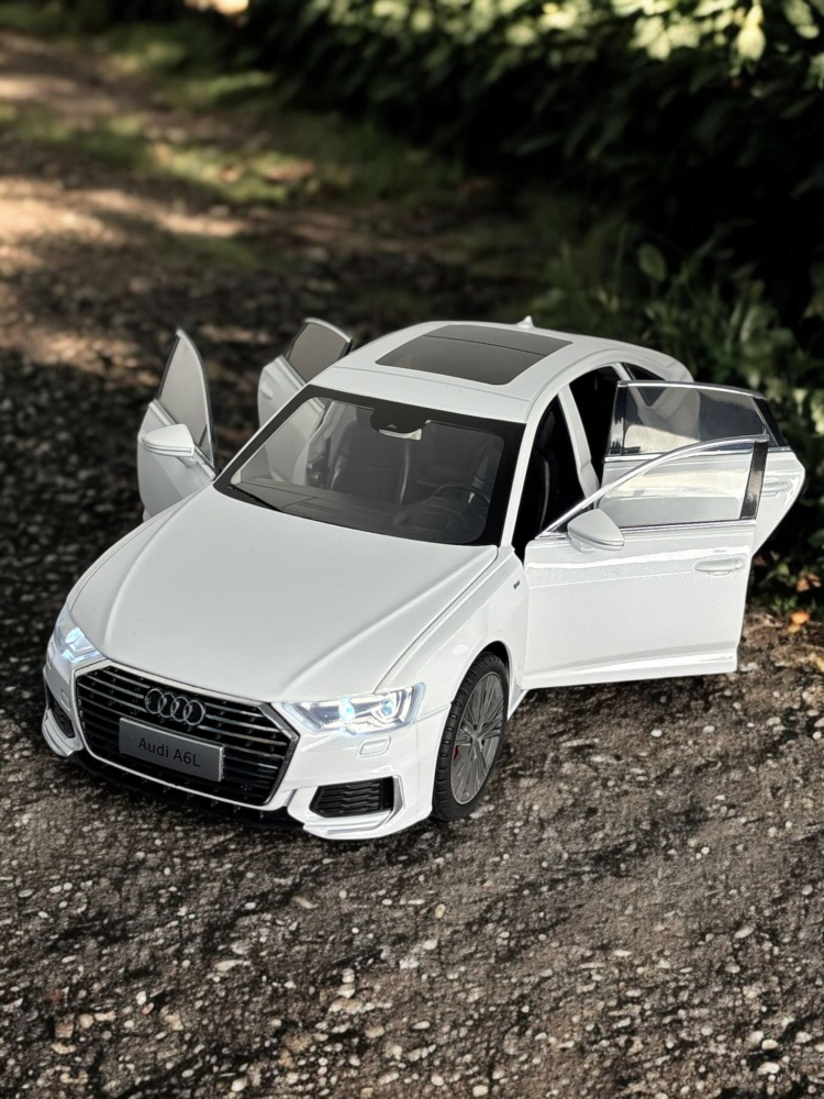 Macheta Audi A6L, 1:18, din Metal, cu Lumini si Sunete realistice de Motor si Alarma, cu Functie Pull-Back, cu Functie de Deschidere a Usilor - Alb [12]