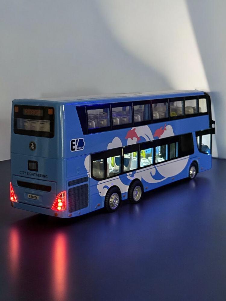 Macheta Autobuz, din Metal, cu Lumini Ambientale in Interior si Sunete realistice de Motor si Alarma, cu Functie Pull-Back, cu Functie de Deschidere a Usilor [10]